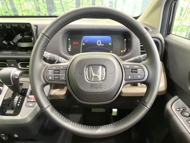 �y�����v�����X�e�A�����O�z�㎿�Ȋv���g�p���邱�ƂŁA��ɂ����������݂ƂĂ��^�]���₷���n���h���ł���