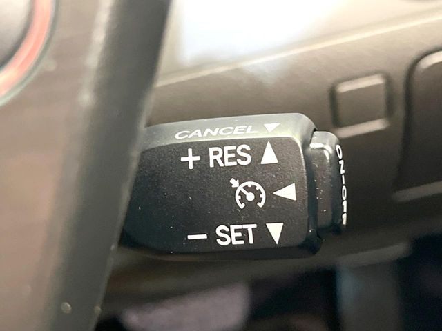 �y�N���[�Y�R���g���[���z�������H�����N���N���s�B�A�N�Z���𗣂��Ă���葬�x�ő��s���ł��A�������^�]���̕��S���y��!�����E�������ȒP�ȃX�C�b�`����Œ����ł��܂��B