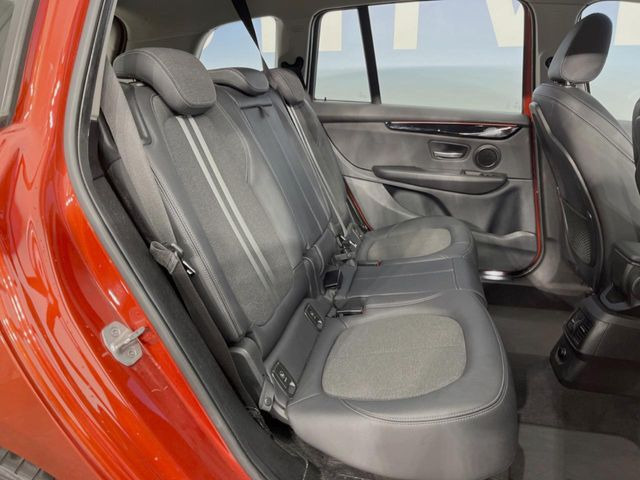 ●後部座席も気になるようなキズ・汚れやへたり等、大きなダメージはなく、良好な状態です。
