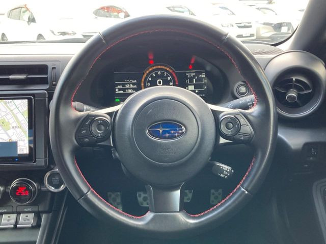 �y�����v�����X�e�A�����O�z�㎿�Ȋv���g�p���邱�ƂŁA��ɂ����������݂ƂĂ��^�]���₷���n���h���ł���