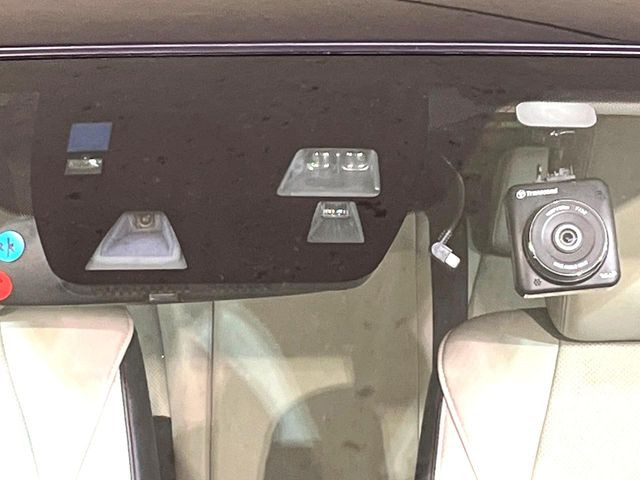 �y�X�}�[�g�u���[�L�T�|�[�g�z���s���ɑO���̎ԗ�����F�����A�Փ˂������Ȏ��͌x��ƃu���[�L�ŏՓˉ���Ɣ�Q�y�����A�V�X�g�B�����S�Ƀh���C�u�����y���݂��������܂��B