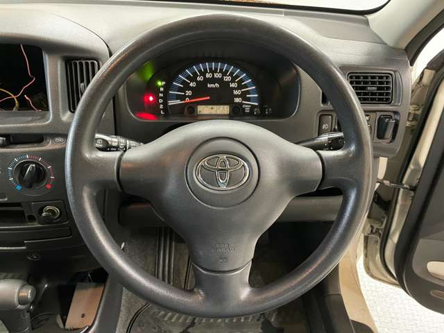 運転席周りに大きな傷、汚れ、へたりなどなく良質な状態です!