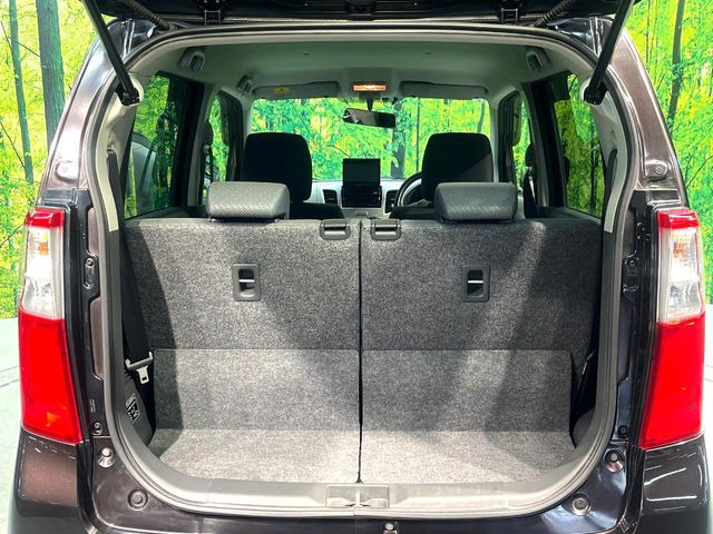 普段のお買い物や通勤、送迎等に十分な荷室スペースを確保しております。セカンドシートを倒すと、大きな荷物の積載も可能です♪