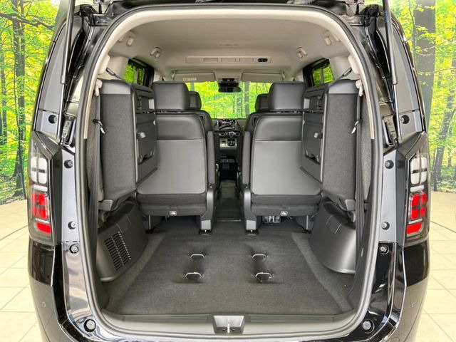 ���i�̂���������ʋ΁A���}���ɏ\���ȉ׎��X�y�[�X���m�ۂ��Ă���܂��B�Z�J���h�V�[�g��|���ƁA�傫�ȉו��̐ύڂ��\�ł���