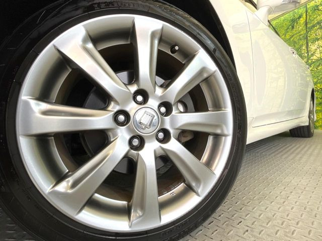 �y����18�C���`�A���~�z�C�[���z�O�ςɃ}�b�`���������A���~�z�C�[���𑕒����Ă���܂��B�e��ЊO�A���~�z�C�[����A�X�^�b�h���X�^�C�����戵�����Ă���܂��B���񂲑��k����������