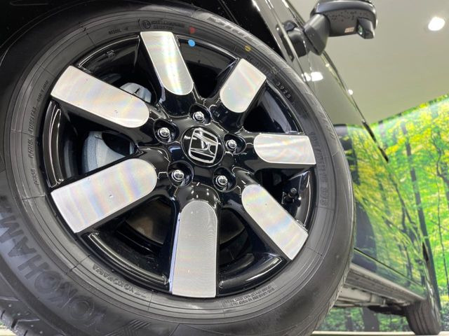 �y����15�C���`�A���~�z�C�[���z�O�ςɃ}�b�`���������A���~�z�C�[���𑕒����Ă���܂��B�e��ЊO�A���~�z�C�[����A�X�^�b�h���X�^�C�����戵�����Ă���܂��B���񂲑��k����������