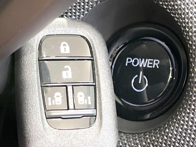 �yHonda�X�}�[�g�L�[�z�J�o����|�P�b�g�ɓ��ꂽ�܂܂ł��h�A�̎{���E�������\�ȃX�}�[�g�L�[�𑕔��B�G���W���̃I���E�I�t�����J�M�����o���K�v����������Ƃ��Ă��֗��ł���