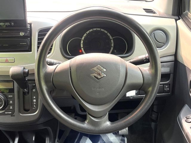 ステアリングも使用感が少なく、きれいな状態となっております♪