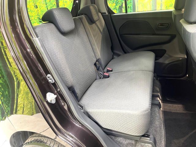 後部座席も気になるようなキズ・汚れやへたり等、大きなダメージはなく、良好な状態です。