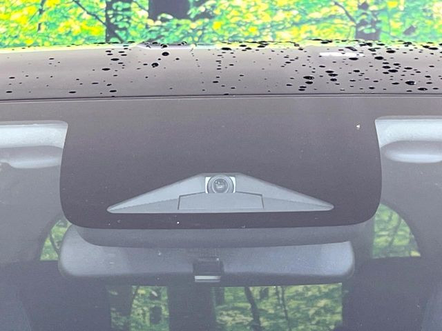 �y�z���_�Z���V���O�z���s���ɑO���̎ԗ�����F�����A�Փ˂������Ȏ��͌x��ƃu���[�L�ŏՓˉ���Ɣ�Q�y�����A�V�X�g�B�����S�Ƀh���C�u�����y���݂��������܂��B