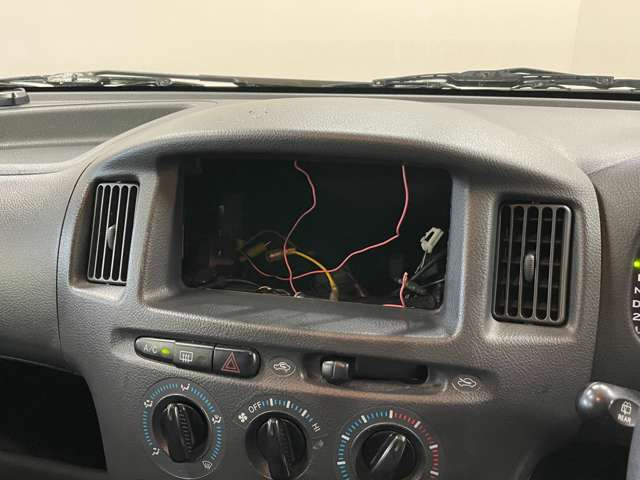 純正ナビ、社外ナビなども取り付け可能です!大きなサイズのナビを付けたい方はお気軽にお尋ねください!!