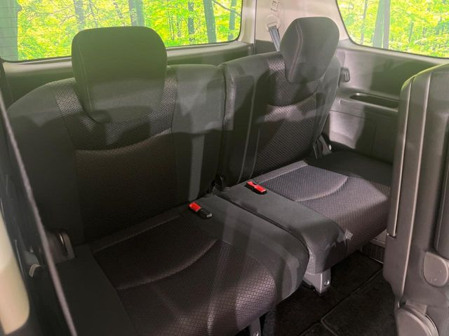 3列目シートはもちろん状態良好☆大人でもゆったりと座って頂けますので、大人数でのお出かけもラクラクです♪ご家族で、気の知れた仲間で、ドライブに行くのが楽しみですね♪