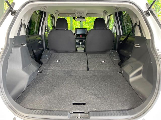 ���i�̂���������ʋ΁A���}���ɏ\���ȉ׎��X�y�[�X���m�ۂ��Ă���܂��B�Z�J���h�V�[�g��|���ƁA�傫�ȉו��̐ύڂ��\�ł���