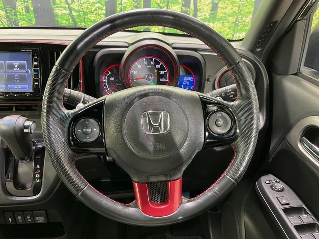 �y�����v�����X�e�A�����O�z�㎿�Ȋv���g�p���邱�ƂŁA��ɂ����������݂ƂĂ��^�]���₷���n���h���ł���