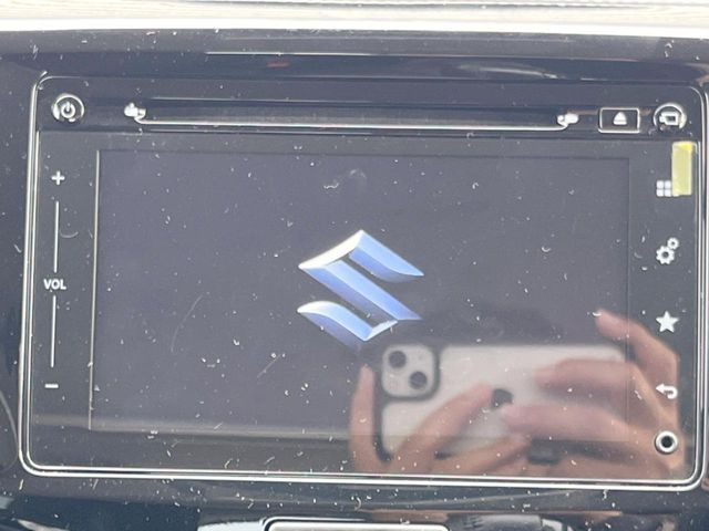 【メーカー純正ナビ】インテリアに溶け込むスタイリッシュな「専用設計」メーカーナビを装備♪視認性や操作性など基本性能にも優れ、より上質なカーライフをお楽しみいただけます。