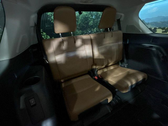 3列目シートはもちろん状態良好☆大人でもゆったりと座って頂けますので、大人数でのお出かけもラクラクです♪ご家族で、気の知れた仲間で、ドライブに行くのが楽しみですね♪
