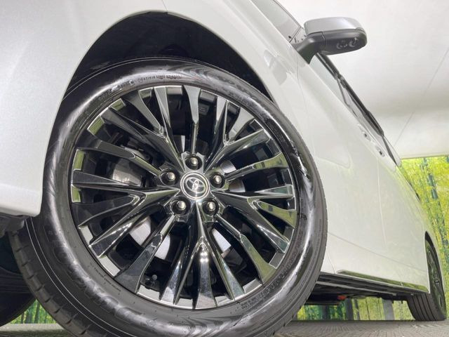 【純正19インチアルミホイール】外観にマッチした純正アルミホイールを装着しております。各種社外アルミホイールや、スタッドレスタイヤも取扱いしております。是非ご相談ください♪