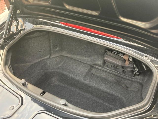 ���i�̂���������ʋ΁A���}���ɏ\���ȉ׎��X�y�[�X���m�ۂ��Ă���܂��B