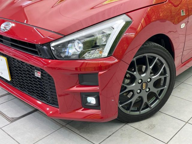 �yLED�w�b�h���C�g�z���V����ԑ��s�����ǍD�Ȏ��E���m�ۂ����S���ĉ^�]�ł��鍂�P�xLED�w�b�h���C�g�𑕔�!�_�����x�������A����d�͂��}�����Ă��܂��B