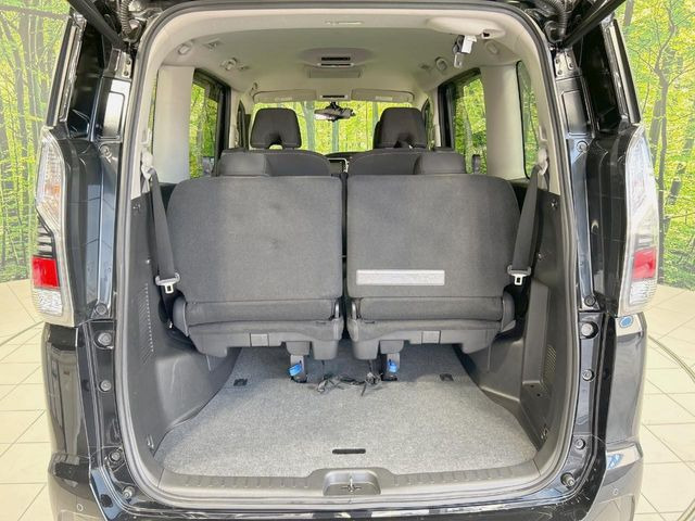 ���i�̂���������ʋ΁A���}���ɏ\���ȉ׎��X�y�[�X���m�ۂ��Ă���܂��B�Z�J���h�V�[�g��|���ƁA�傫�ȉו��̐ύڂ��\�ł���