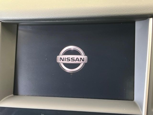 【純正ナビ】人気の純正ナビを装備。オーディオ機能も充実しており、Bluetooth接続すればお持ちのスマホやMP3プレイヤーの音楽を再生可能!毎日の運転がさらに楽しくなります!!