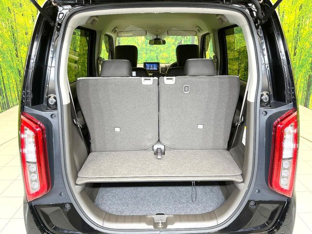 ���i�̂���������ʋ΁A���}���ɏ\���ȉ׎��X�y�[�X���m�ۂ��Ă���܂��B�Z�J���h�V�[�g��|���ƁA�傫�ȉו��̐ύڂ��\�ł���