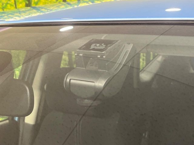 【ドライブレコーダー】安心・安全なカーライフに必須のドライブレコーダーを装備!走行中はもちろん、あおり運転や事故に遭遇した際の状況も映像で記録し、万一のリスクに備えます。