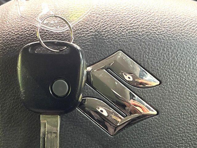 【キーレス】少し離れた場所からでもボタン一つでドアの開錠・施錠ができるのでとっても便利!ドアの鍵穴周りに傷をつけることもありません♪