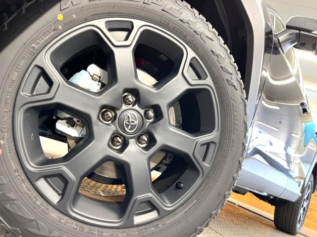 �y����18�C���`�A���~�z�C�[���z�O�ςɃ}�b�`���������A���~�z�C�[���𑕒����Ă���܂��B�e��ЊO�A���~�z�C�[����A�X�^�b�h���X�^�C�����戵�����Ă���܂��B���񂲑��k����������