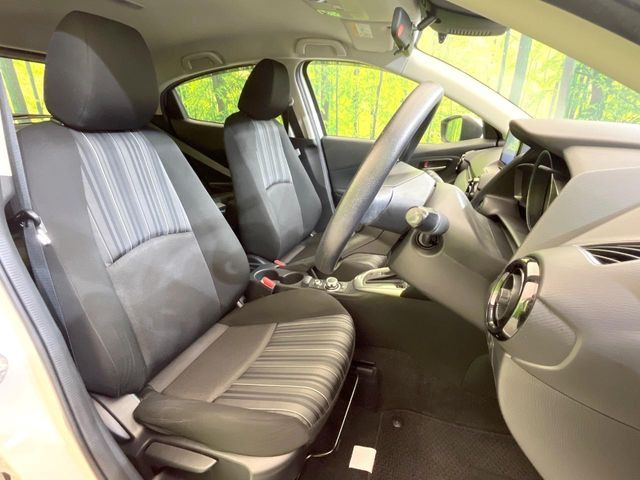 運転席シート廻りは使用感も少なく、良好な状態となっています。丁寧に使われていたことがよくわかりますね。