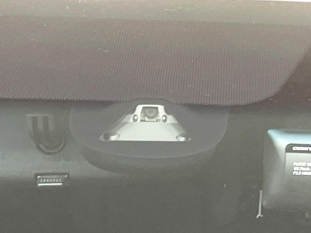 �y�z���_�Z���V���O�z���s���ɑO���̎ԗ�����F�����A�Փ˂������Ȏ��͌x��ƃu���[�L�ŏՓˉ���Ɣ�Q�y�����A�V�X�g�B�����S�Ƀh���C�u�����y���݂��������܂��B