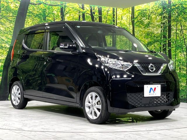 高透明度のガラス皮膜で撥水はもちろん、上質なツヤ・光沢を実現。紫外線や酸性雨から大切な愛車を保護し、色あせ・劣化を防止。「弾スプラッシュコート」、「弾プリミッサコート」からお選びいただけます。