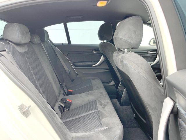 ●後部座席も気になるようなキズ・汚れやへたり等、大きなダメージはなく、良好な状態です。