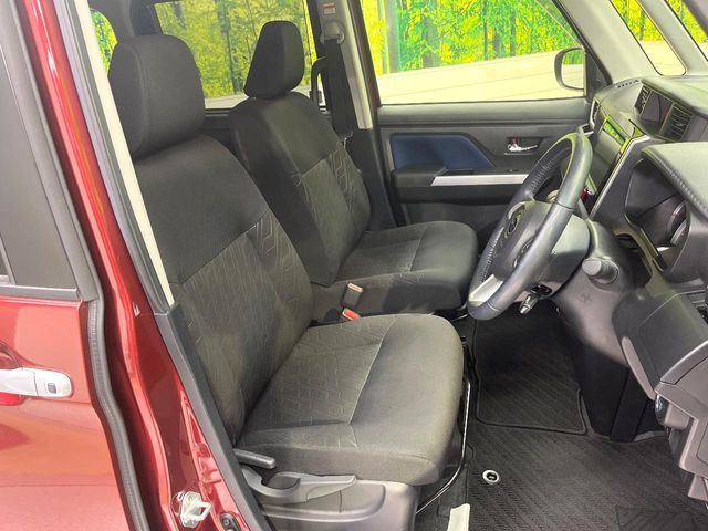 後部座席も気になるようなキズ・汚れやへたり等、大きなダメージはなく、良好な状態です。