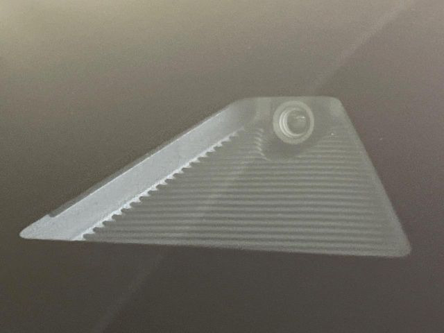 【スマートシティブレーキサポート】低速走行中に前方の車両等を認識し、衝突しそうな時は警報とブレーキで衝突回避と被害軽減をアシスト。より安全にドライブをお楽しみいただけます。