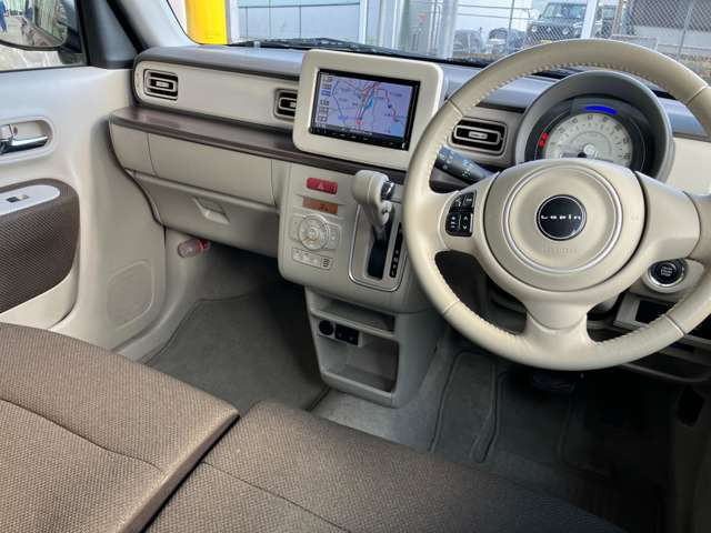 ★鑑定書付きで安心★第三者機関(JAAA日本自動車鑑定協会)のプロ鑑定士によって車輌状態の細かな部分まで鑑定を行なっています!中古車の不安も解消され安心できますね!