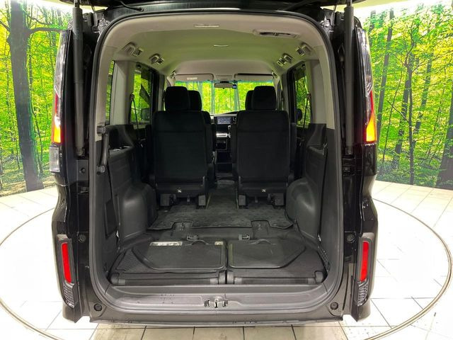 ���i�̂���������ʋ΁A���}���ɏ\���ȉ׎��X�y�[�X���m�ۂ��Ă���܂��B�Z�J���h�V�[�g��|���ƁA�傫�ȉו��̐ύڂ��\�ł���