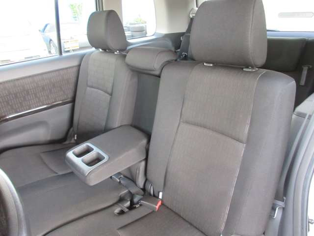 K&Kモータース長岡の在庫をご覧いただき、ありがとうございます!☆店頭に展示していない場合もございますので、お手数ですが、ご来店いただく際は事前に連絡をお願いいたします。お車を準備してお待ちしております