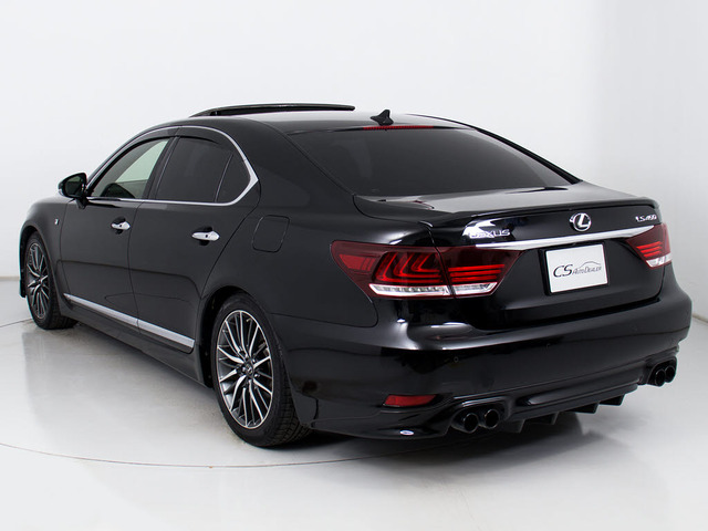 TRDフルエアロ&4本出しマフラーが装着されています!お好みはいかがですか?今付いているデザイン以外にも、各ブランドのエアロを格安にてお取付け出来ます!又、エアロを外してノーマル状態にする事も出来ます