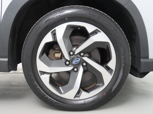 純正アルミを履いてます!燃費の面でも活躍してくれる装備です!