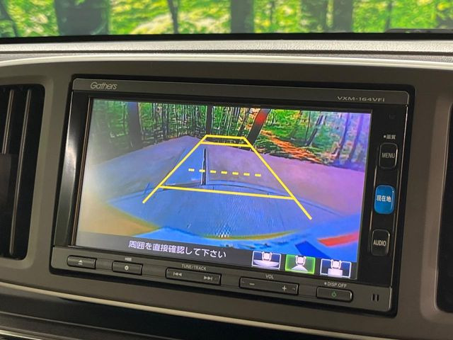 【バックカメラ】駐車時に後方がリアルタイム映像で確認できます。大型商業施設や立体駐車場での駐車時や、夜間のバック時に大活躍!運転スキルに関わらず、今や必須となった装備のひとつです!