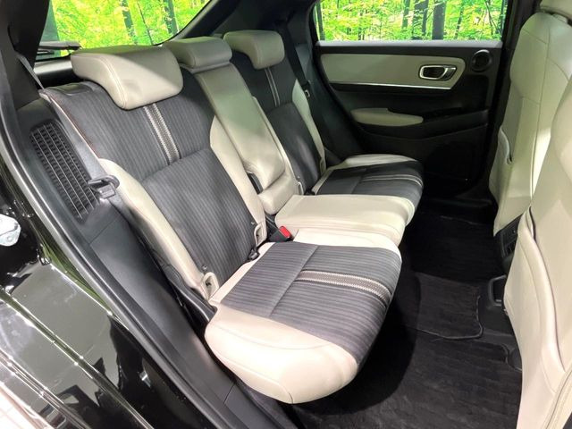 後部座席も気になるようなキズ・汚れやへたり等、大きなダメージはなく、良好な状態です。