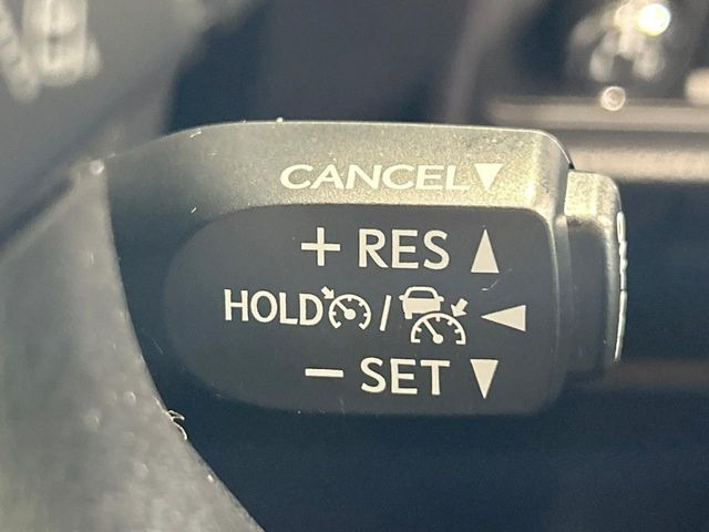 【レーダークルーズコントロール】高速道路での長距離走行が楽に!!自動で速度を保つクルーズコントロールが、衝突軽減システムと連携し、前方の車両を感知して車間を保つように速度調節してくれます!!