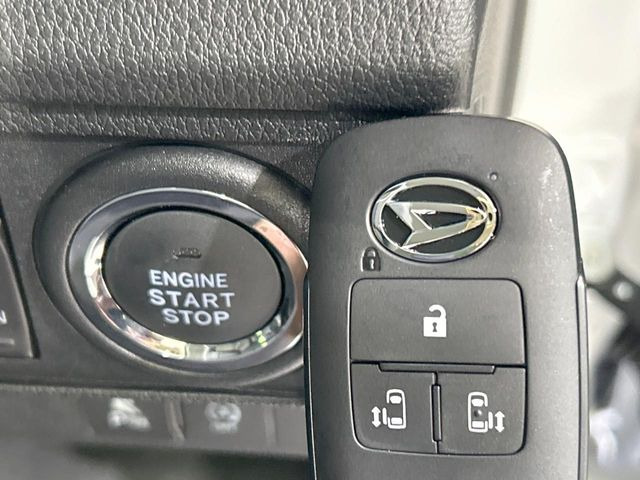 �y�L�[�t���[�V�X�e���z�J�o����|�P�b�g�ɓ��ꂽ�܂܂ł��h�A�̎{���E�������\�ȃX�}�[�g�L�[�𑕔��B�G���W���̃I���E�I�t�����J�M�����o���K�v����������Ƃ��Ă��֗��ł���