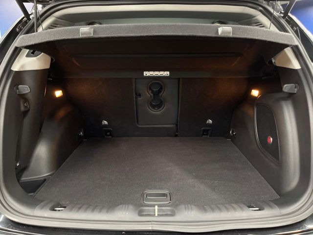 ●トランクルーム:趣味が広がる収容スペース!これだけの広さがあればお買い物やレジャーなどにも最適です!使用感も少なくきれいな状態を維持しております。