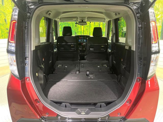 後席を格納すると、これだけの広さが!シーンに合わせたシートアレンジで、大きな荷物も積むことが出来ます♪