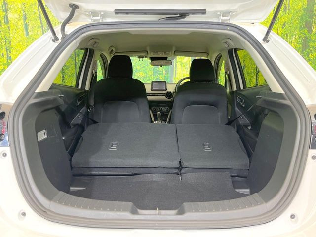 後席を格納すると、これだけの広さが!シーンに合わせたシートアレンジで、大きな荷物も積むことが出来ます♪