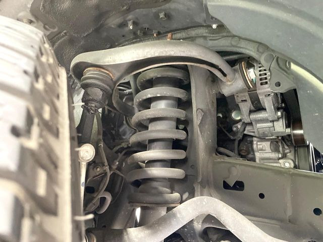 お車を安心してお乗りいただく為には、足回りの定期点検が欠かせません。サービスサポート(有償保証)では無料点検もご提供しており、安心のカーライフをお過ごしいただけるサポート体制が整っています。