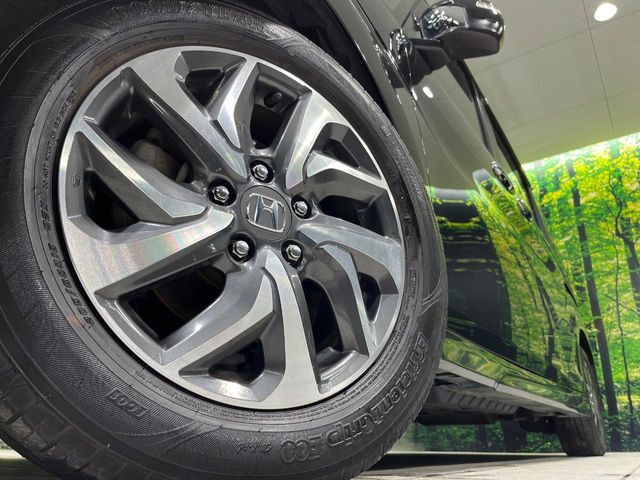 �y����16�C���`�A���~�z�C�[���z�O�ςɃ}�b�`���������A���~�z�C�[���𑕒����Ă���܂��B�e��ЊO�A���~�z�C�[����A�X�^�b�h���X�^�C�����戵�����Ă���܂��B���񂲑��k����������