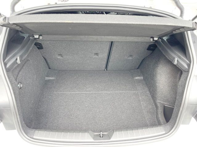 ●トランクルーム:趣味が広がる収容スペース!これだけの広さがあればお買い物やレジャーなどにも最適です!使用感も少なくきれいな状態を維持しております。